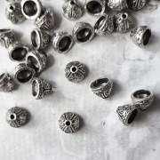 Обниматель для бусины серебристый конус