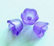 Красочные акриловые бусины в виде цветочка фиолетовый